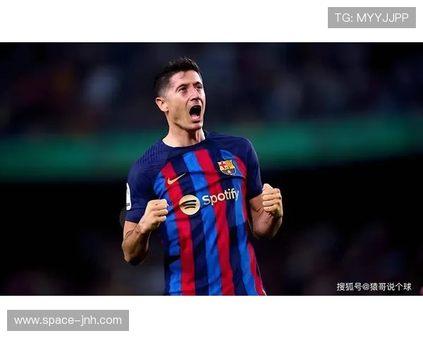 摩纳哥采用4-3-3高位压迫战术，南野拓实与扎卡里亚组成中场绞杀网